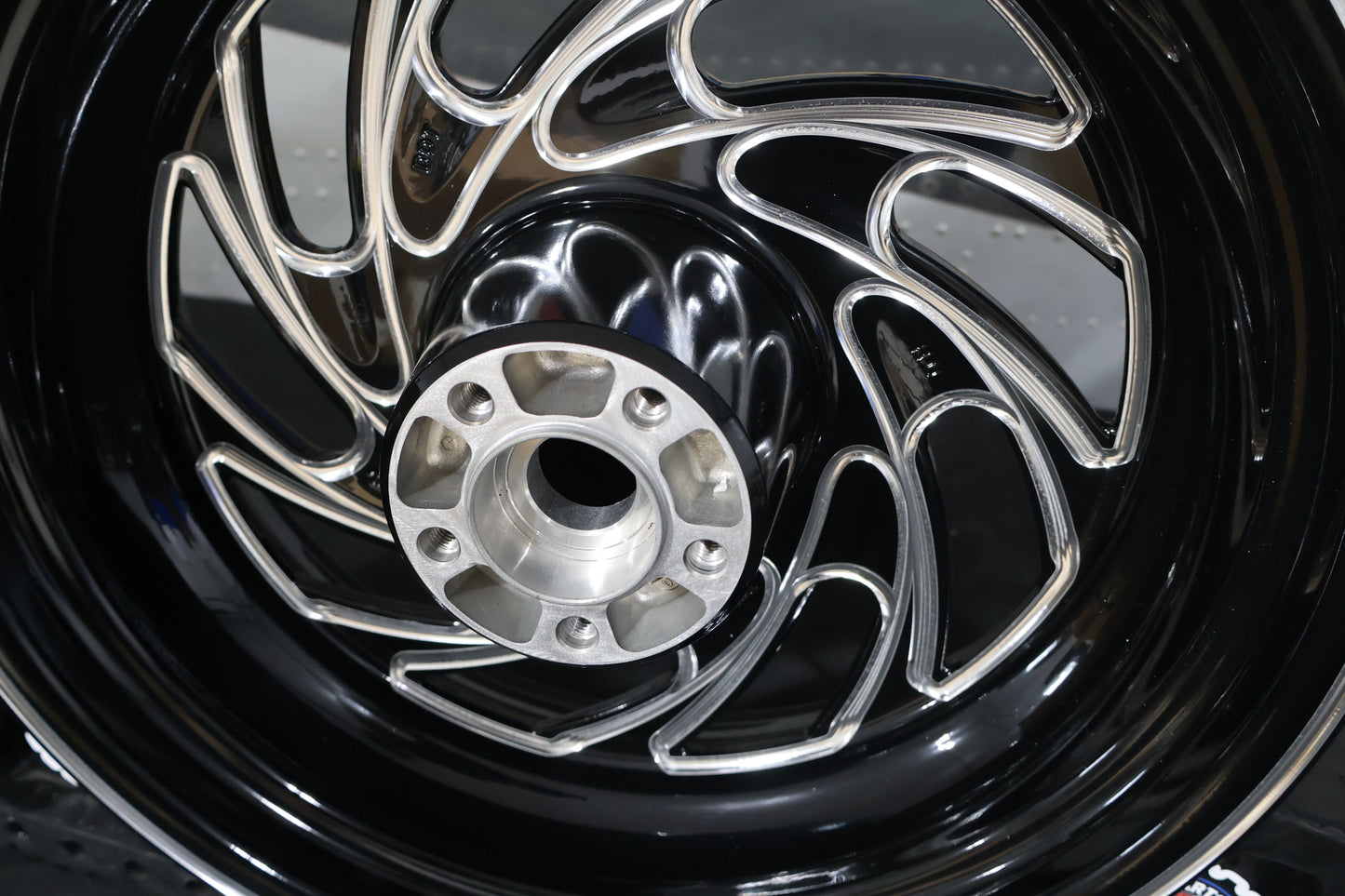 40900065 NEW OEM 2008-2017 HARLEY-DAVIDSON SOFTAIL FX  GLOSS BLACK TYPHOON REAR WHEEL