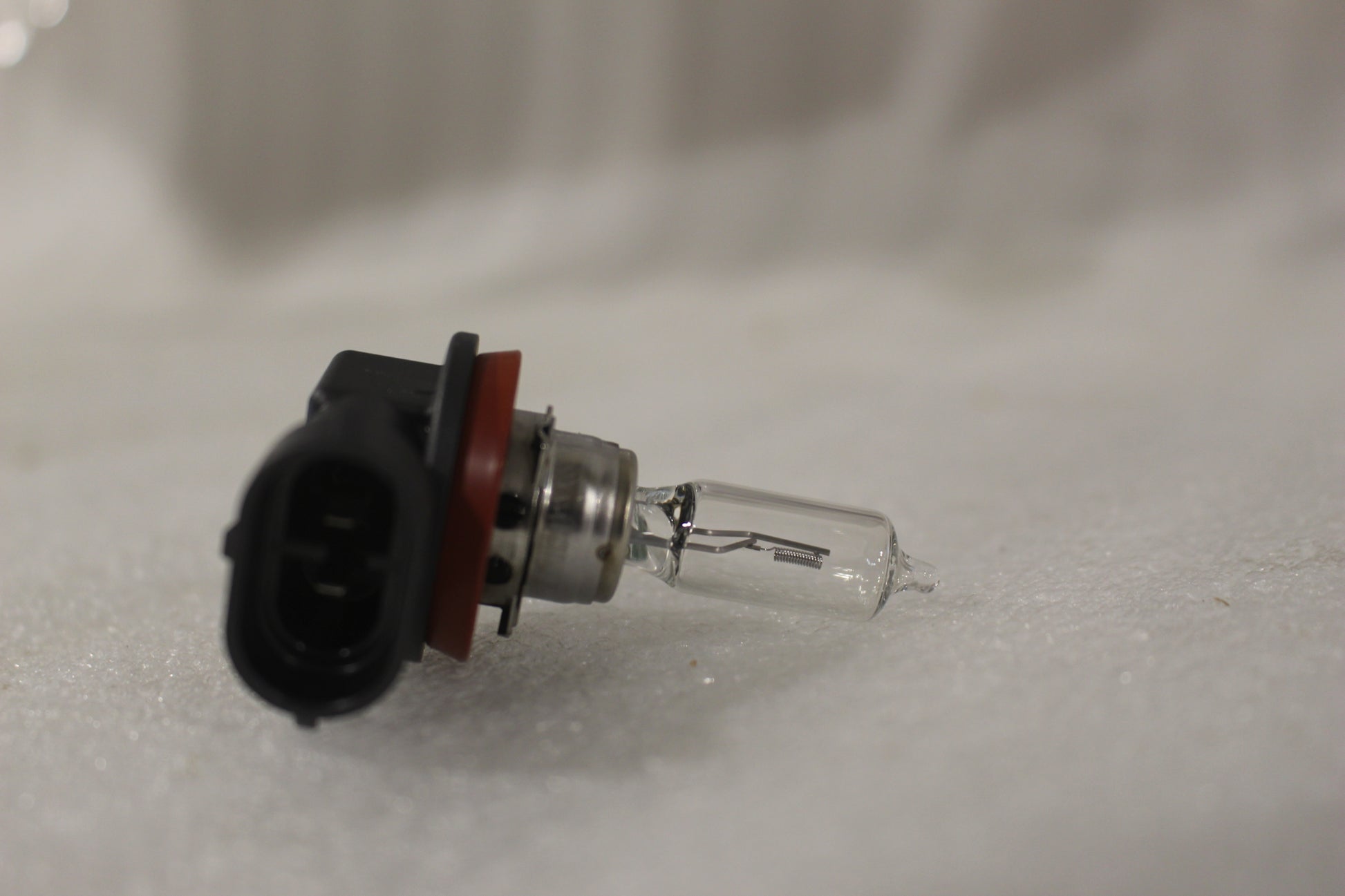 T2707506 NEW OEM 2006-2020 TRIUMPH DAYTONA 675 TIGER HEADLIGHT BULB H9