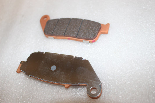 T2027545 NEW OEM 2016-2020 TRIUMPH BONNEVILLE THRUXTON RIGHT FRONT BRAKE PAD SET