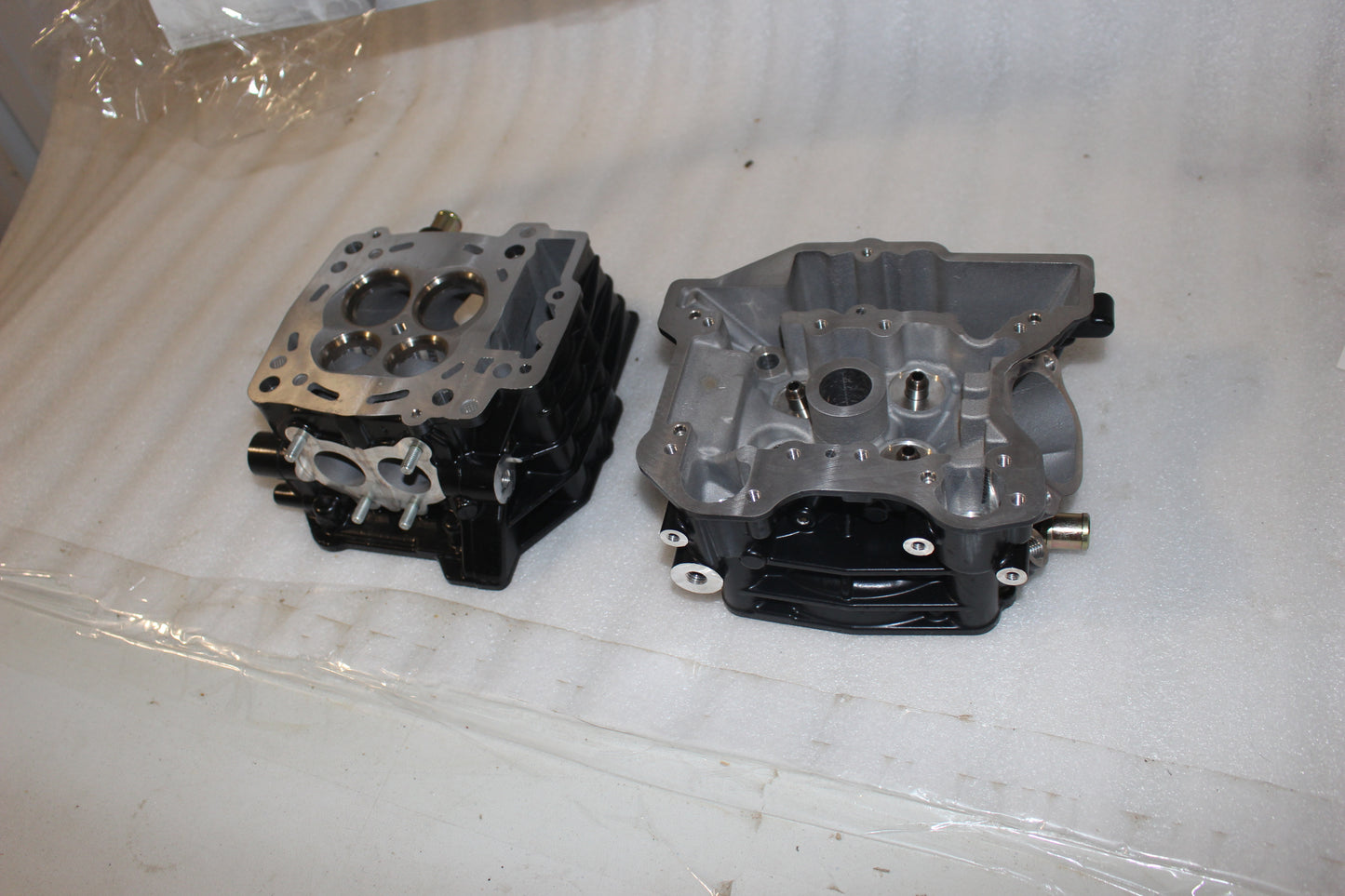 V0002.1AMA V0001.1AMA NEW OEM 2008-2010 BUELL 1125R/CR CYLINDER HEADS PAIR