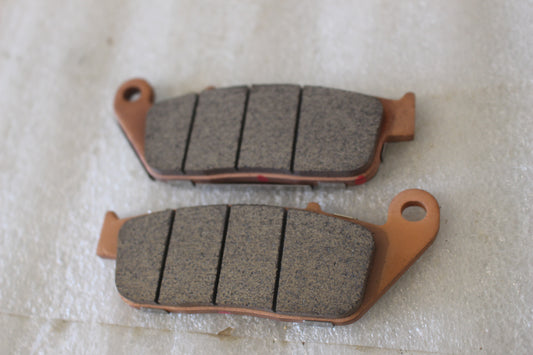 T2027535 NEW OEM 2016-2022 TRIUMPH BONNEVILLE STREET THRUXTON LEFT FRONT BRAKE PAD SET