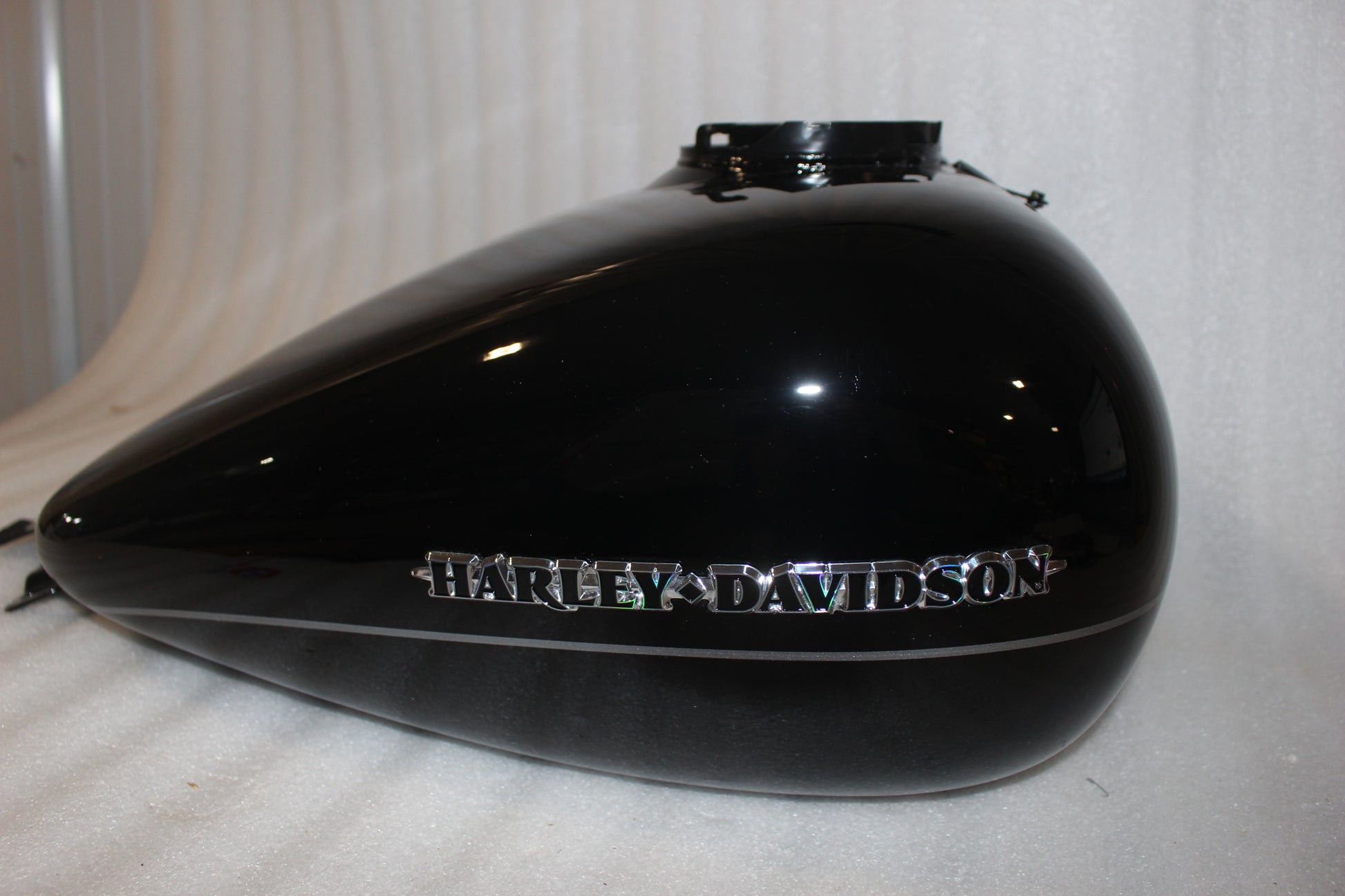 61000015BJM NEW OEM 2009-2023 HARLEY-DAVIDSON TOURING FUEL TANK  W/MEDALLIONS