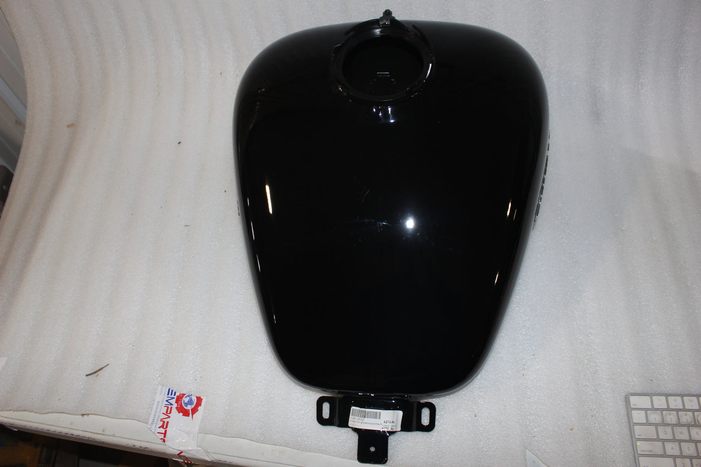 61000015BJM NEW OEM 2009-2023 HARLEY-DAVIDSON TOURING FUEL TANK  W/MEDALLIONS