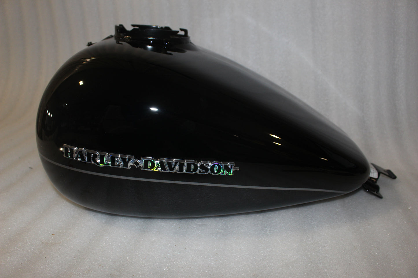 61000015BJM NEW OEM 2009-2023 HARLEY-DAVIDSON TOURING FUEL TANK  W/MEDALLIONS