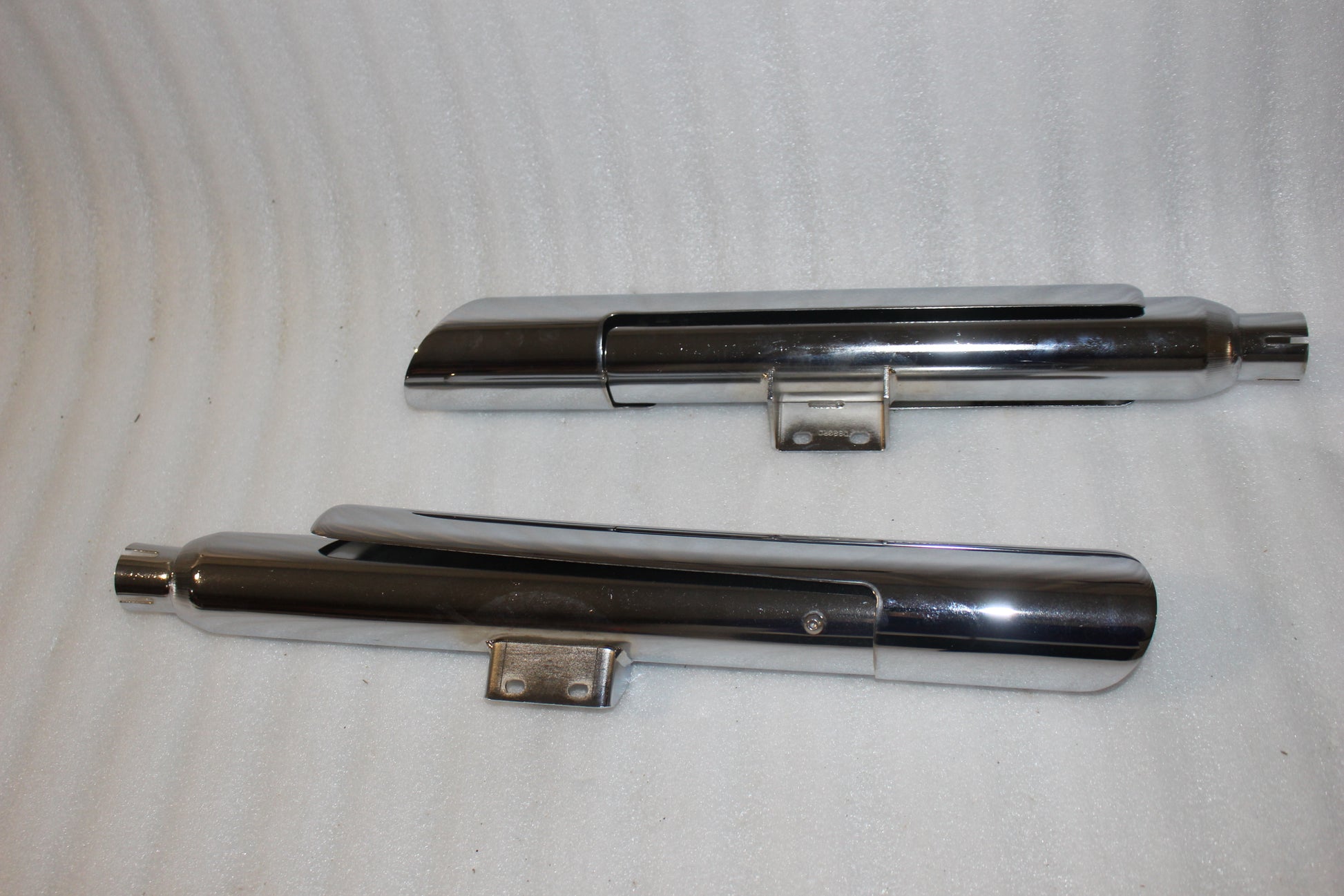 1801-1248 NEW VANCE & HINES TWIN SLASH ROUND MUFFLERS FITS 2018-2020 HARLEY