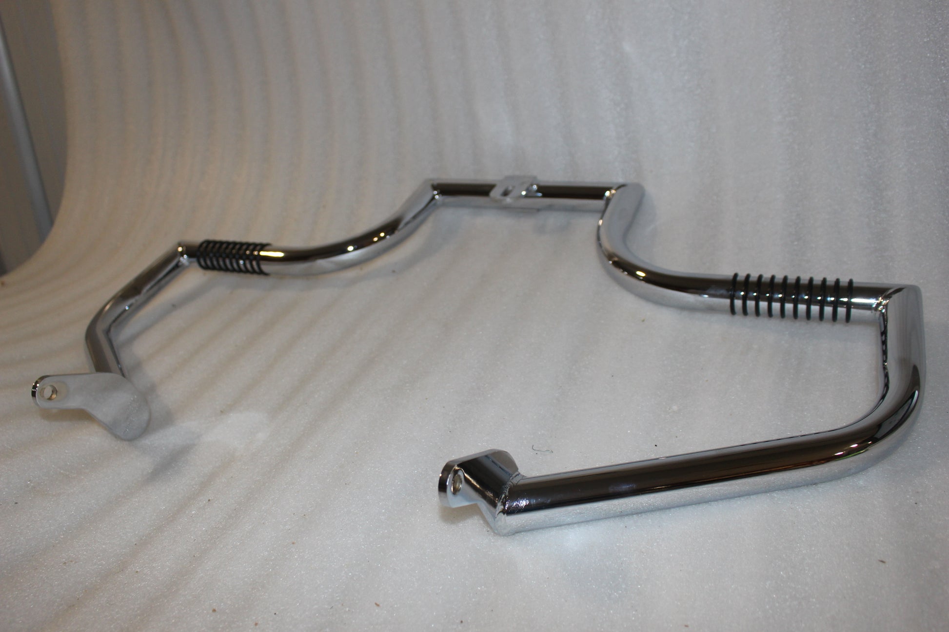 DS-190063 NEW LINDBY HIGHWAY CRASH BAR FITS 1991-2017 HARLEY FXD DYNA