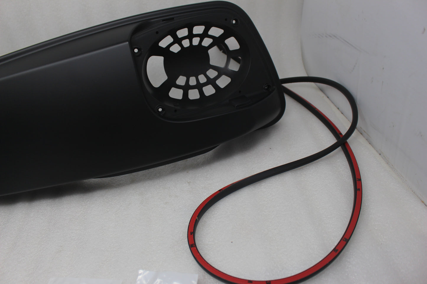 90200827BYM NEW OEM 2014-2023 HARLEY-DAVIDSON LEFT SADDLEBAG SPEAKER LID