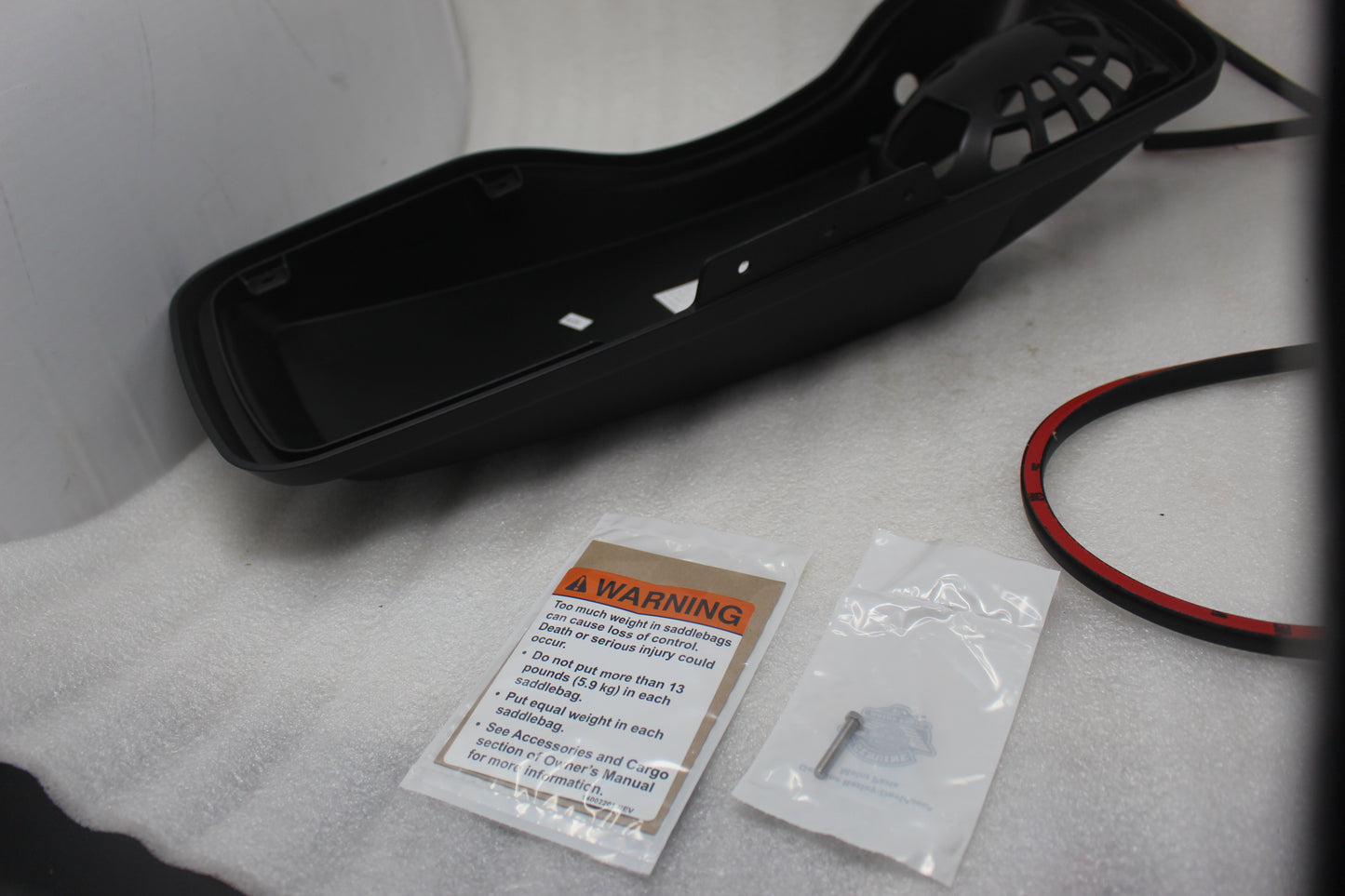 90200827BYM NEW OEM 2014-2023 HARLEY-DAVIDSON LEFT SADDLEBAG SPEAKER LID