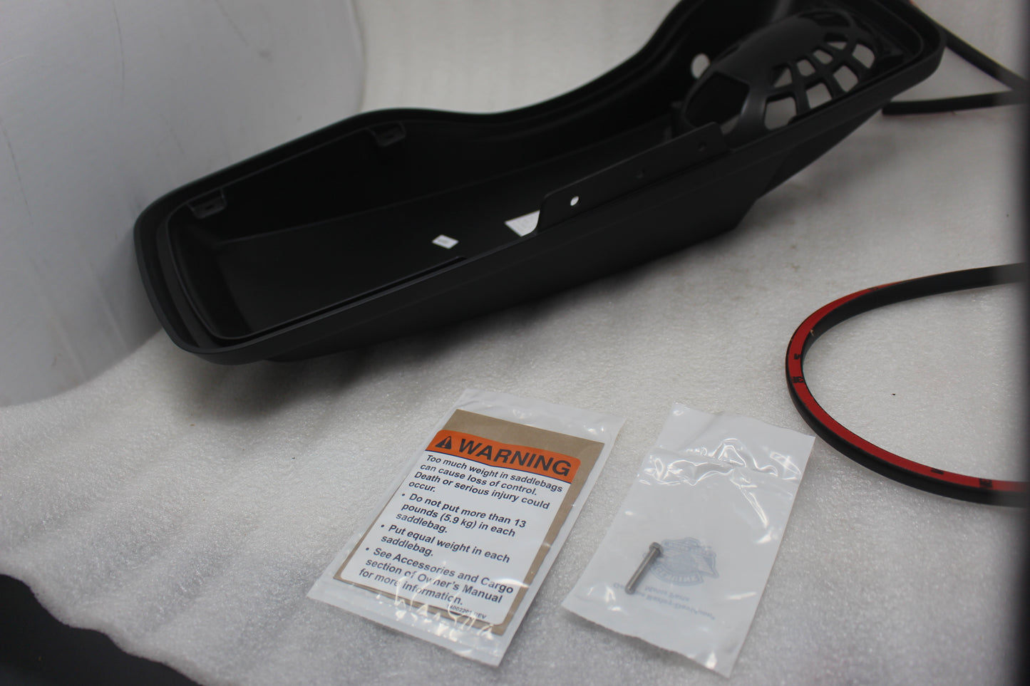 90200827BYM NEW OEM 2014-2023 HARLEY-DAVIDSON LEFT SADDLEBAG SPEAKER LID