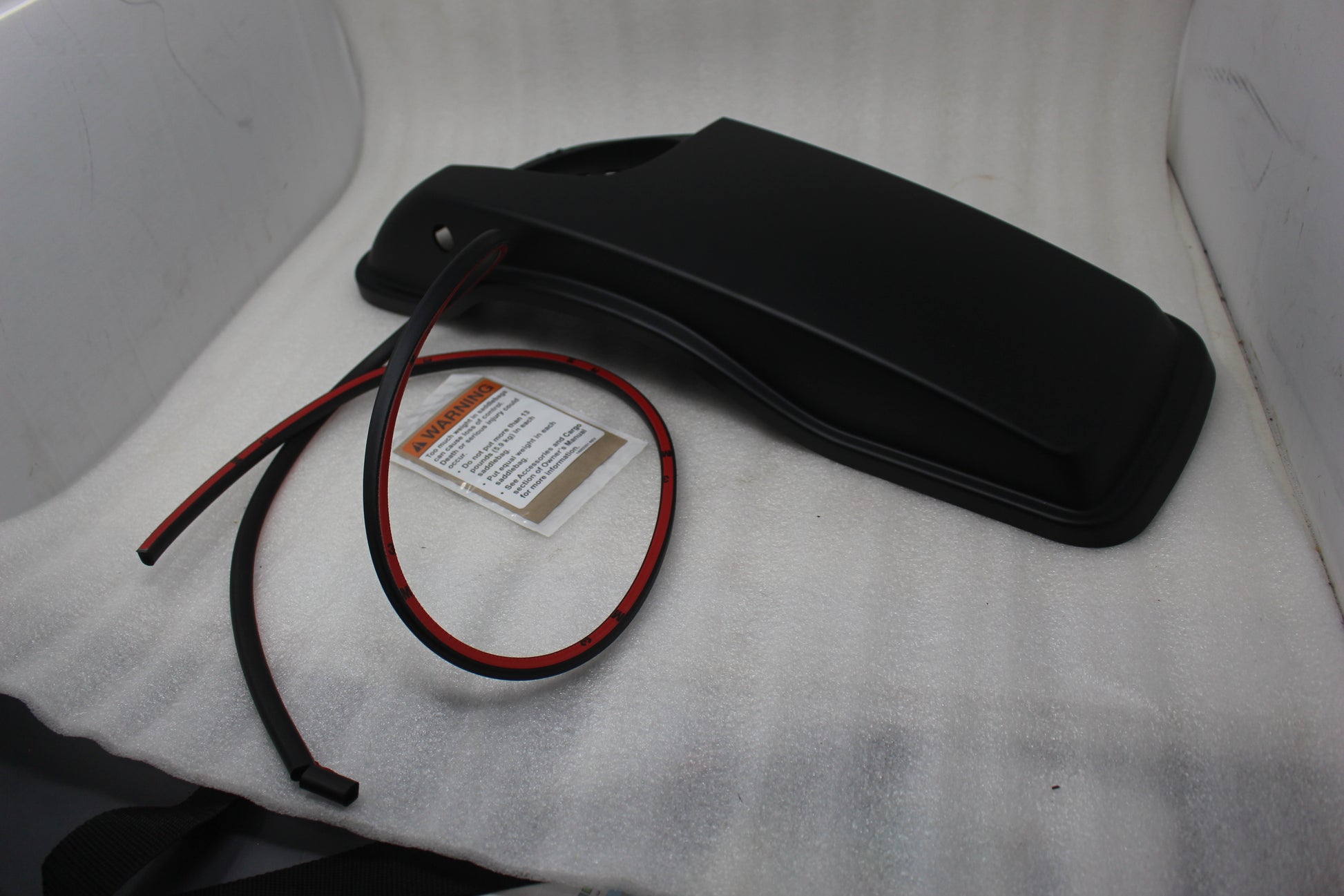 90200826BYM NEW OEM 2014-2023 HARLEY-DAVIDSON RIGHT SADDLEBAG SPEAKER LID KIT
