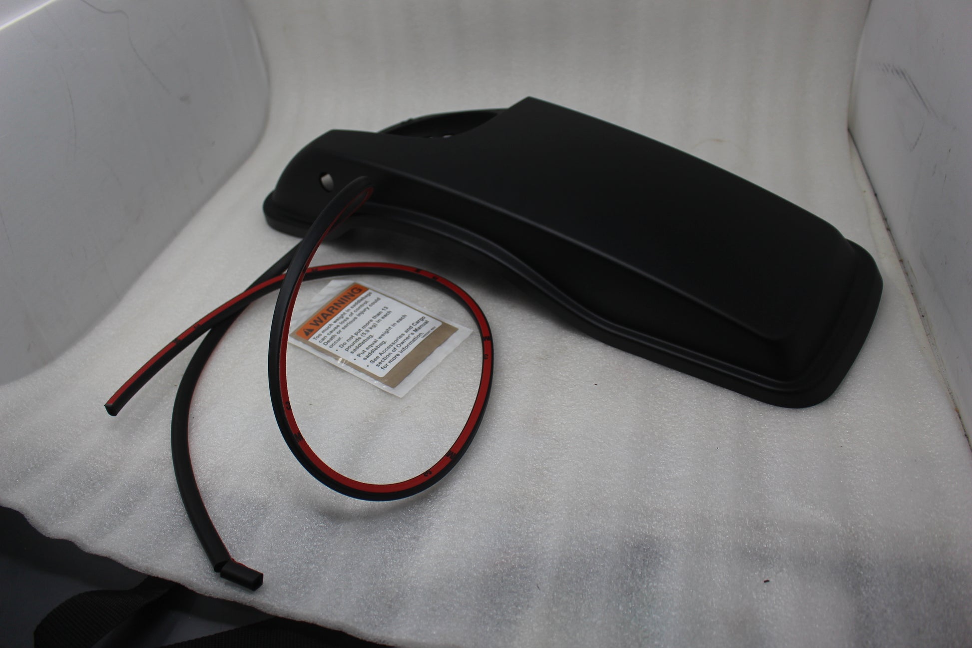 90200826BYM NEW OEM 2014-2023 HARLEY-DAVIDSON RIGHT SADDLEBAG SPEAKER LID KIT