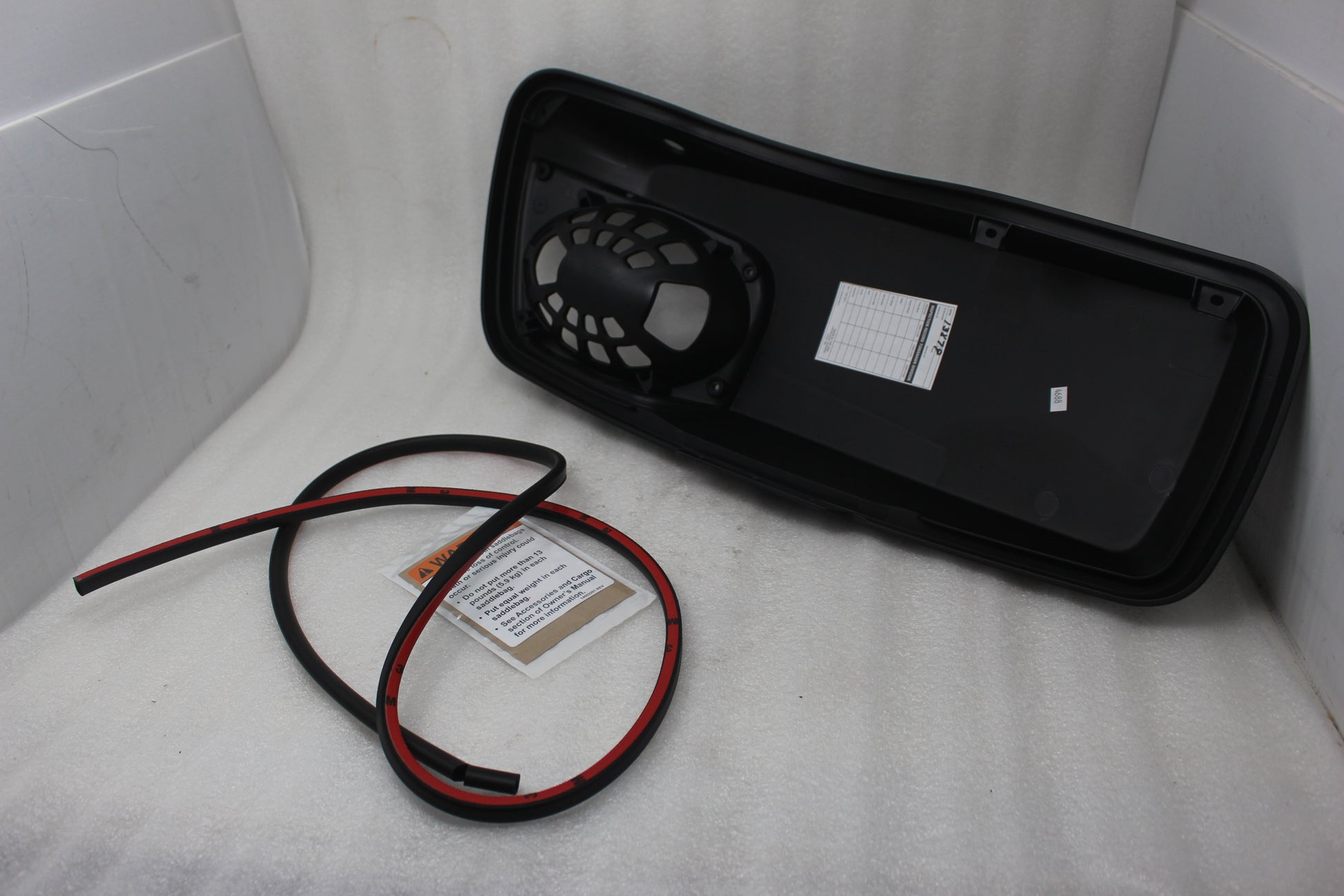90200826BYM NEW OEM 2014-2023 HARLEY-DAVIDSON RIGHT SADDLEBAG SPEAKER LID KIT