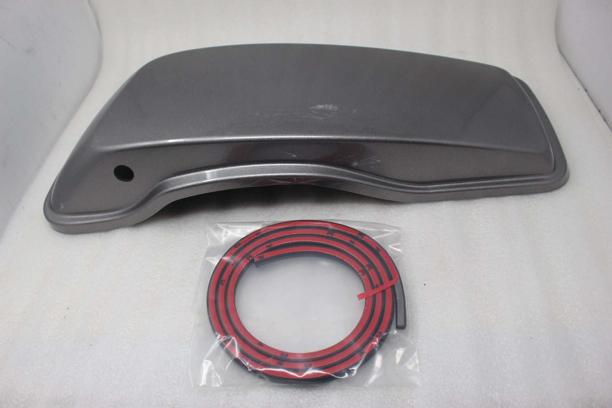 90201056DZP NEW OEM 2014-2023 HARLEY-DAVIDSON TOURING RT SADDLEBAG LID BILLET SILVER