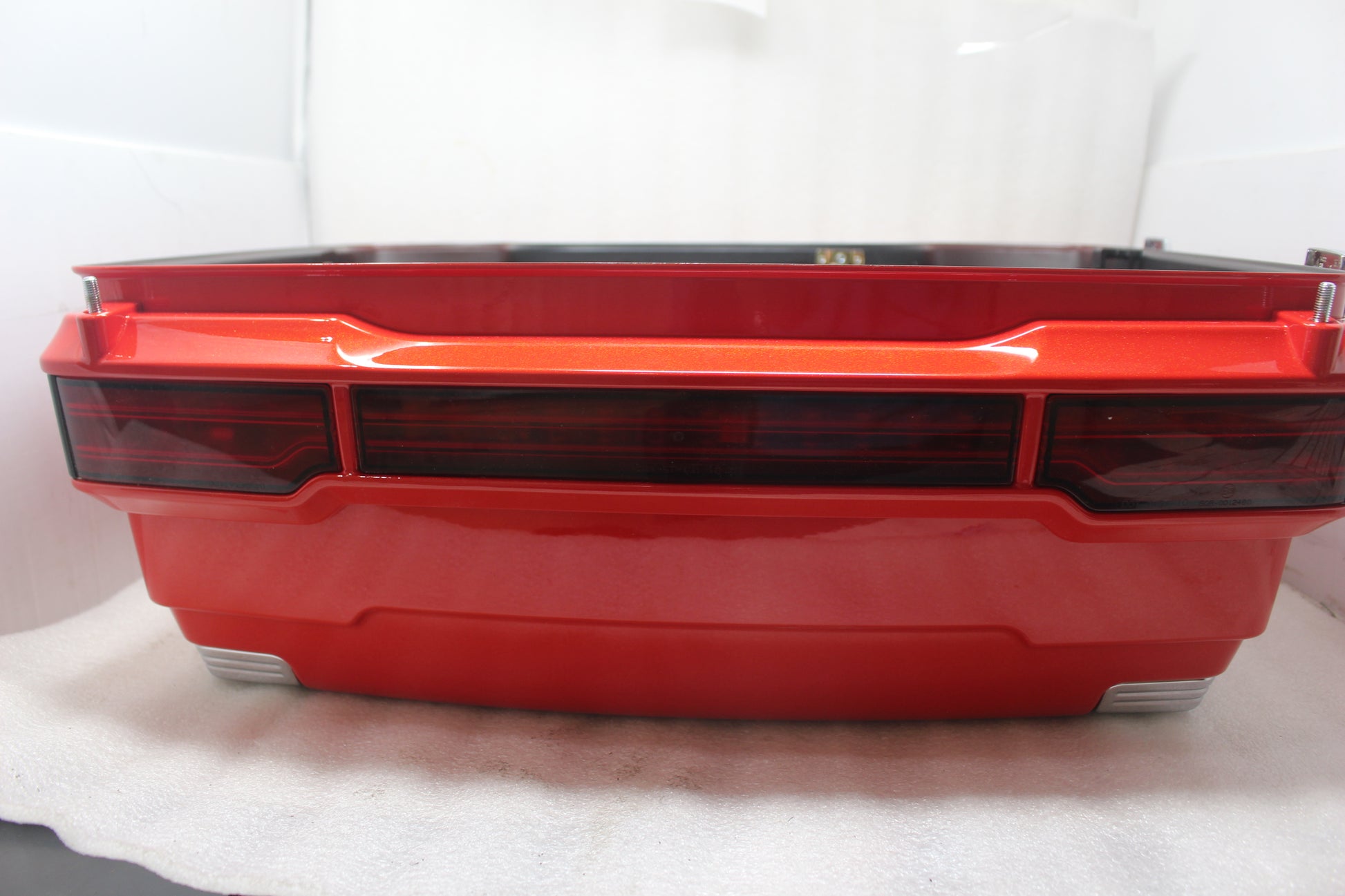 53228-10BZN NEW OEM HARLEY-DAVIDSON BOOTOM, TOUR-PAK, HDI SCARLET RED PEARL FLHTCUSE5