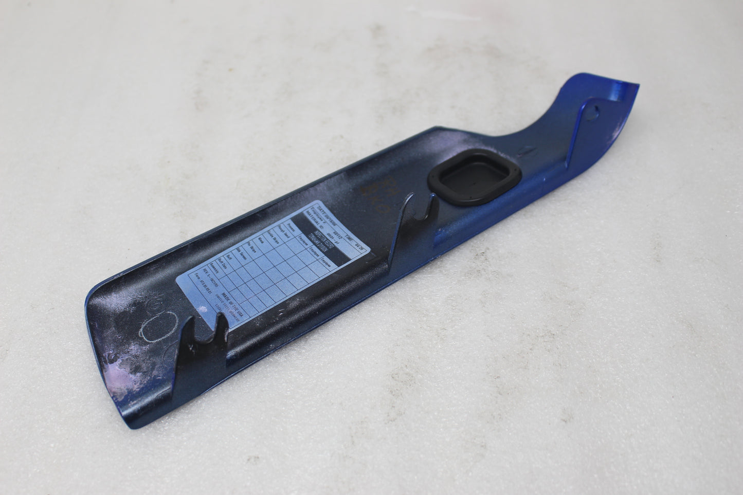 91629-07BKO NEW OEM HARLEY-DAVIDSON CVO RIGHT FILLER STRIP CANDY COBALT, FLHRSE3