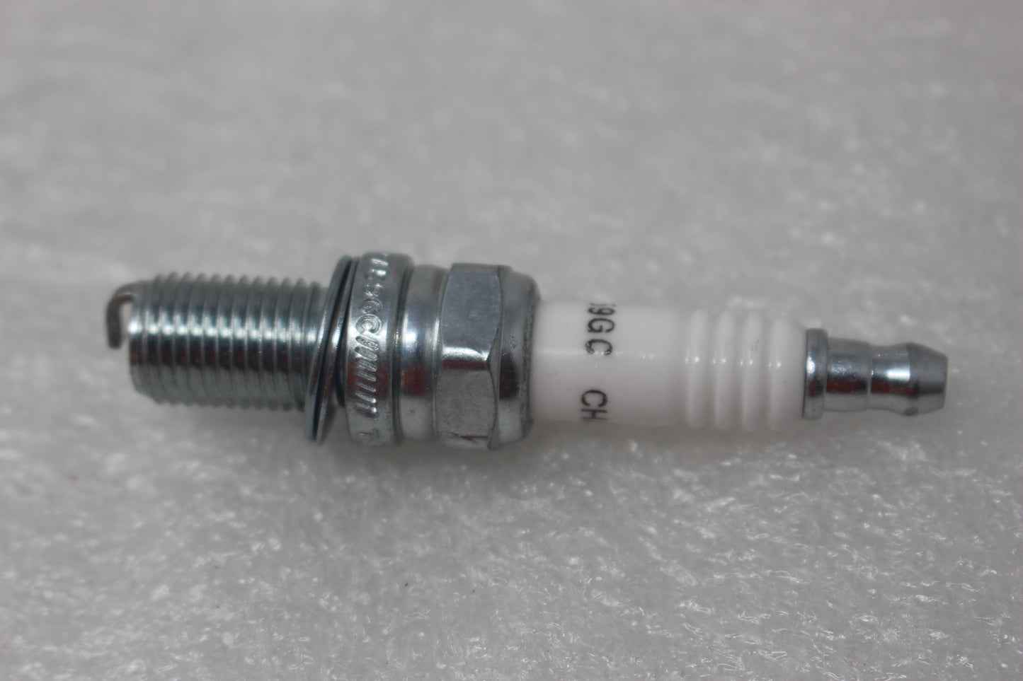 67090121A NEW OEM 2001-2005 DUCATI ST4 SUPERBIKE 748 996 SPARK PLUG