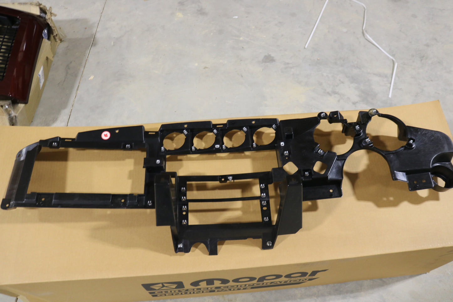 4763468 NEW OEM 2001-2002 DODGE VIPER RT/10 GTS INSTRUMENT PANEL CARRIER 4763468