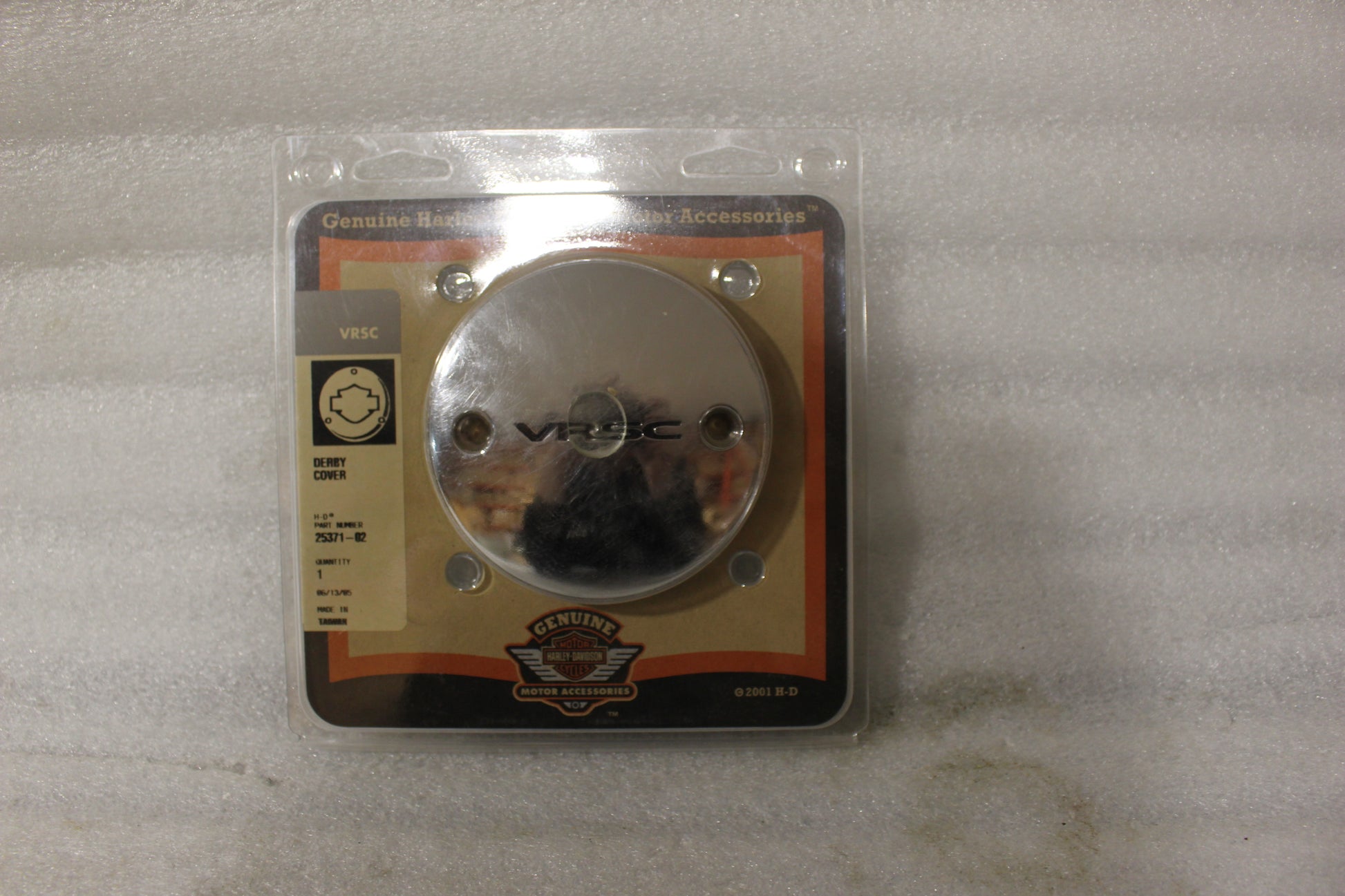 25371-02 NEW OEM HARLEY-DAVIDSON VRSCVROD  DERBY COVER 25371-02