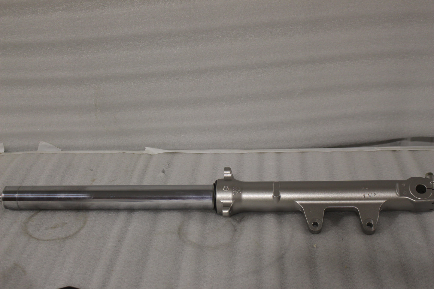 46032-97y NEW OEM 1997-1998 BUELL M2 CYCLONE LEFT FORK ASSEMBLY SLIDER