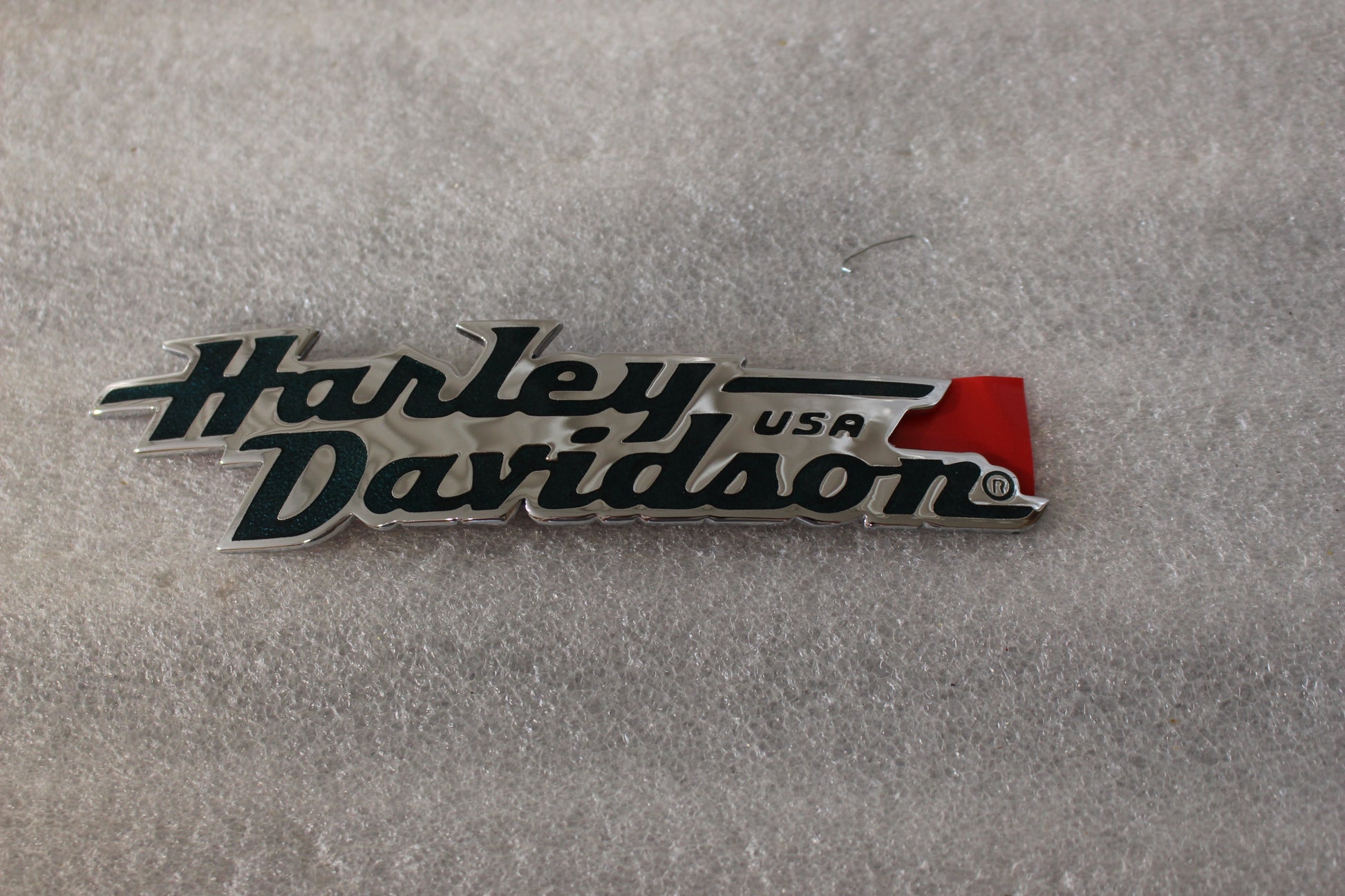 62192-01 NEW OEM 2001-2002 HARLEY-DAVIDSON SPORTSTER LEFT FUEL TANK MEDALLION