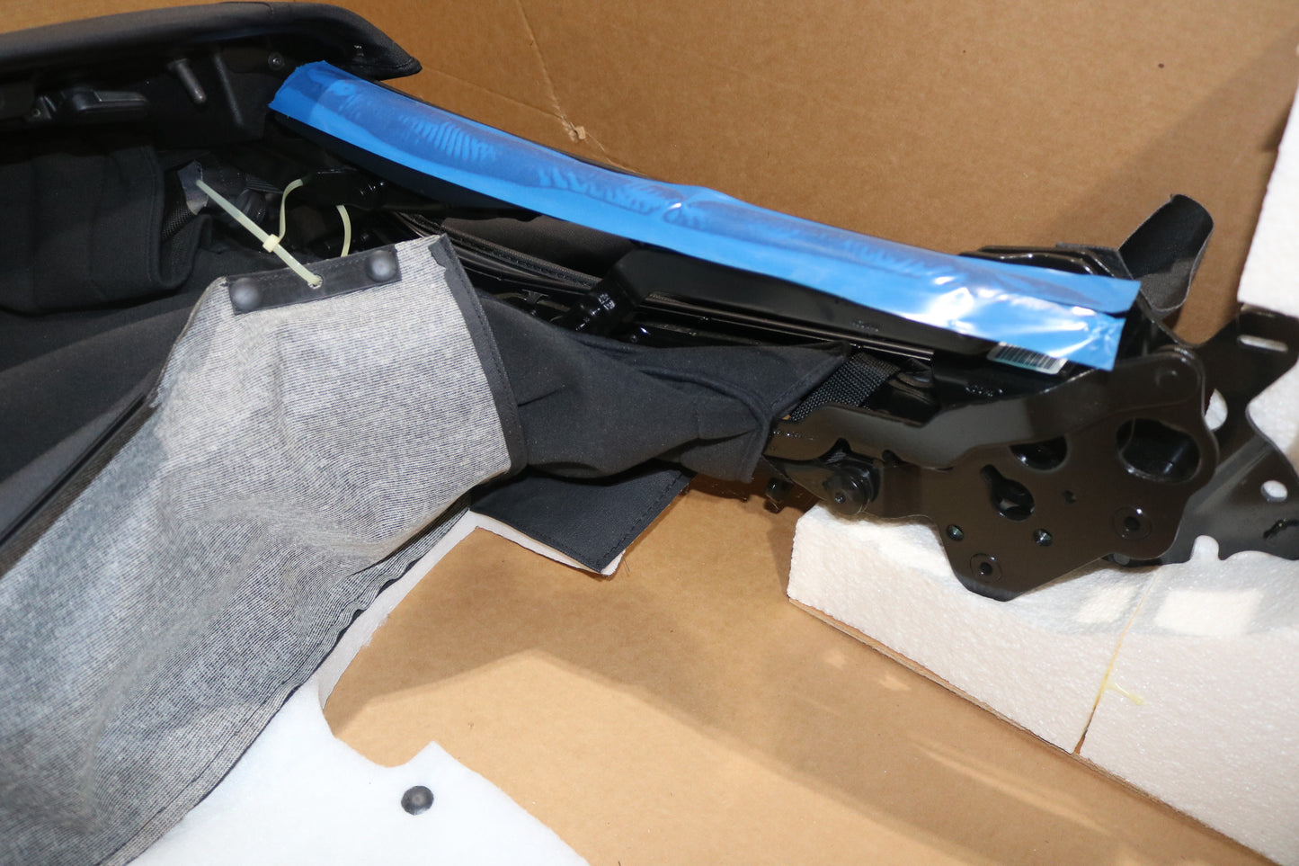 NOS NEW ORIGINAL FORD MUSTANG CONVERTIBLE TOP CR3Z-76501B00