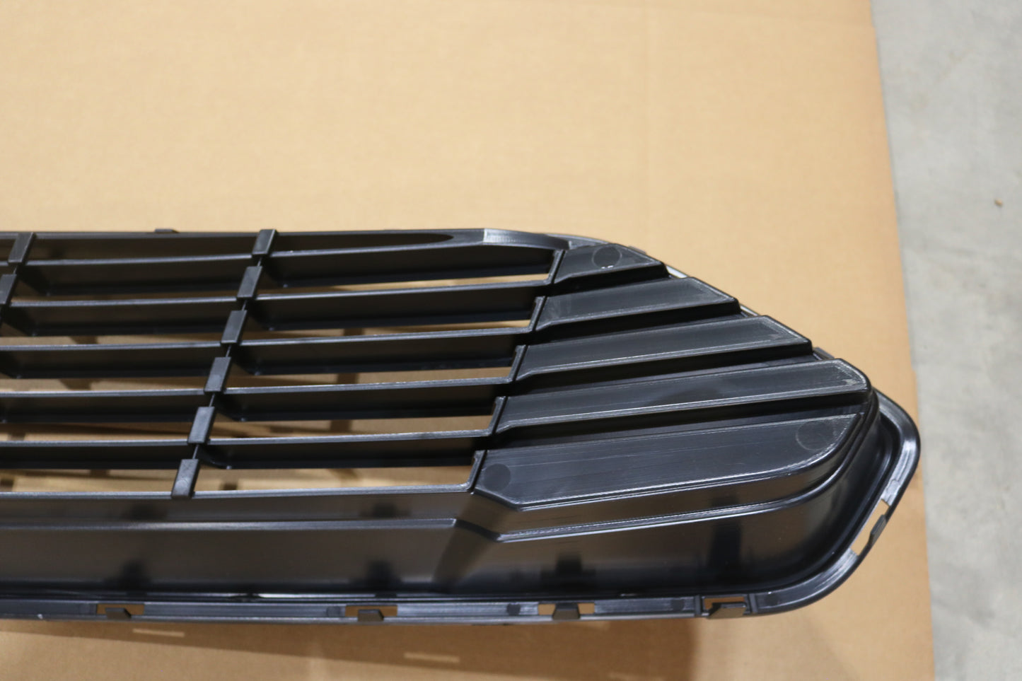 422275 NEW ROUSH FRONT UPPER FASCIA GRILLE FITS 2018-2023 FORD MUSTANG