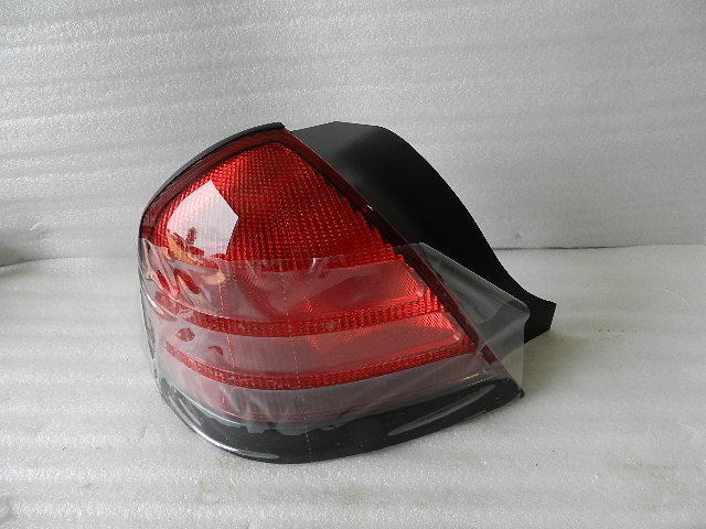 NEW NOS OEM 2000-2011 FORD CROWN VICTORIA REAR TAIL LIGHT 4W7Z-13405-BAC